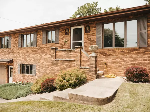 Elkader, IA 52043,114 Reimer ST