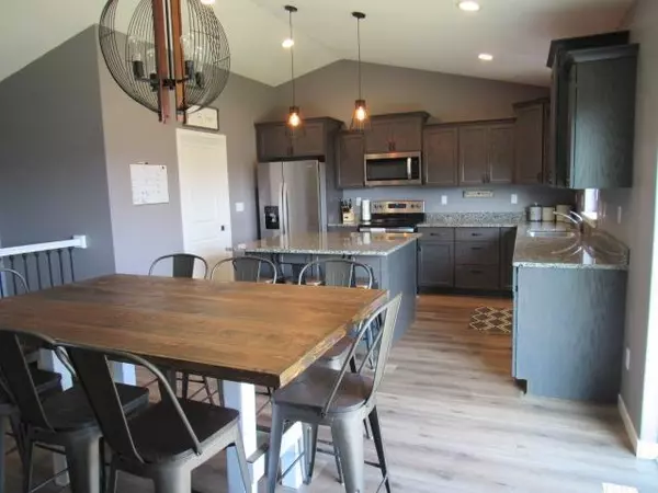 Anamosa, IA 52205,1605 Meadow Ridge Court