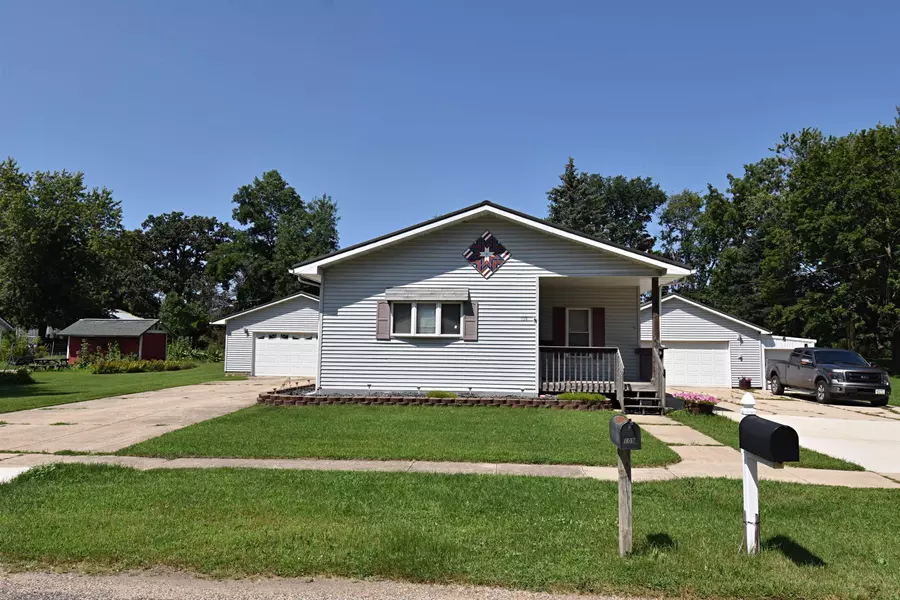 108 Short ST, Hazleton, IA 50641