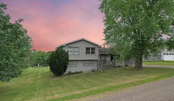 108 Sunset ST, Elgin, IA 52141