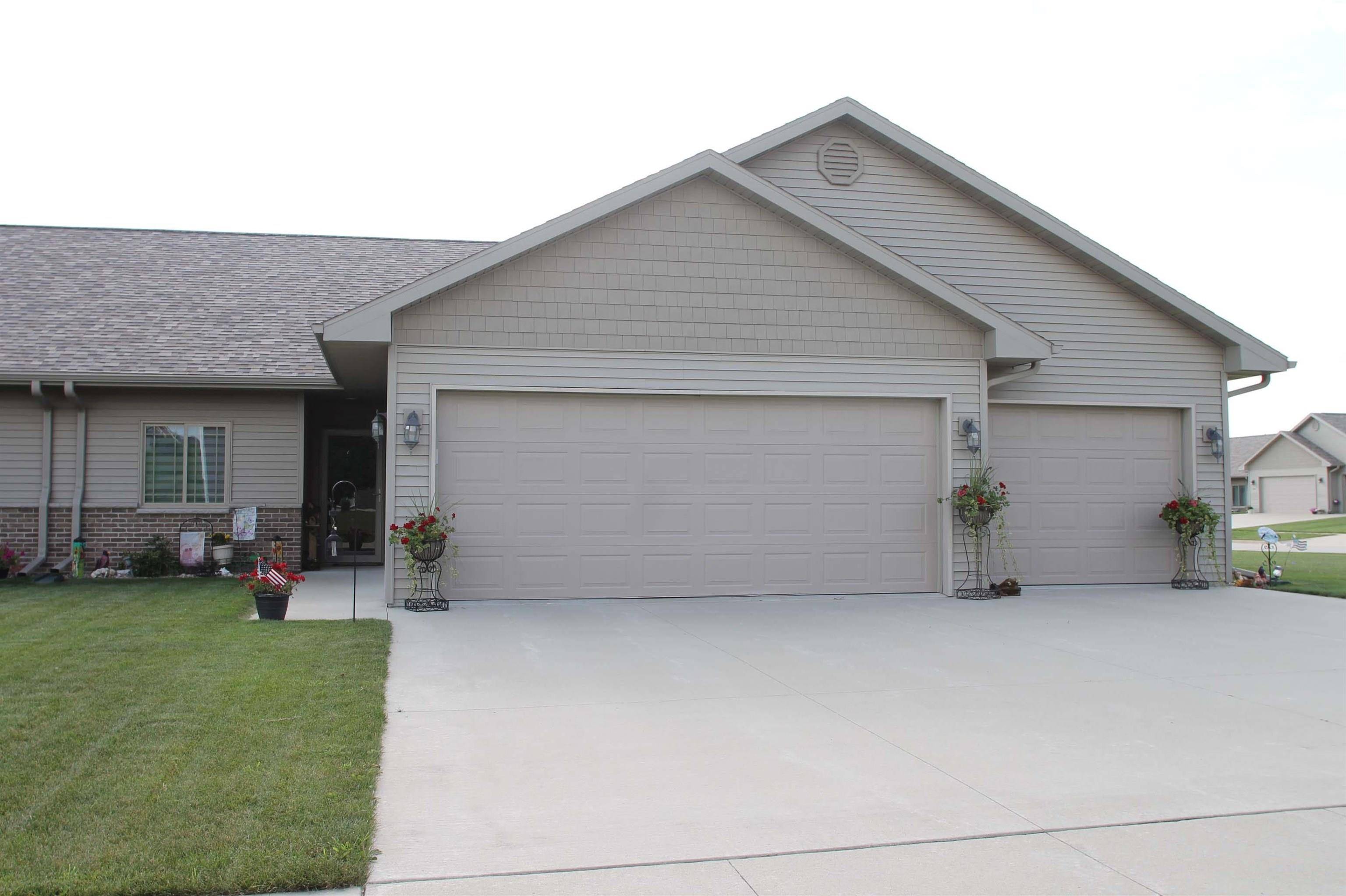130 Schumacher BLVD, Denver, IA 50622