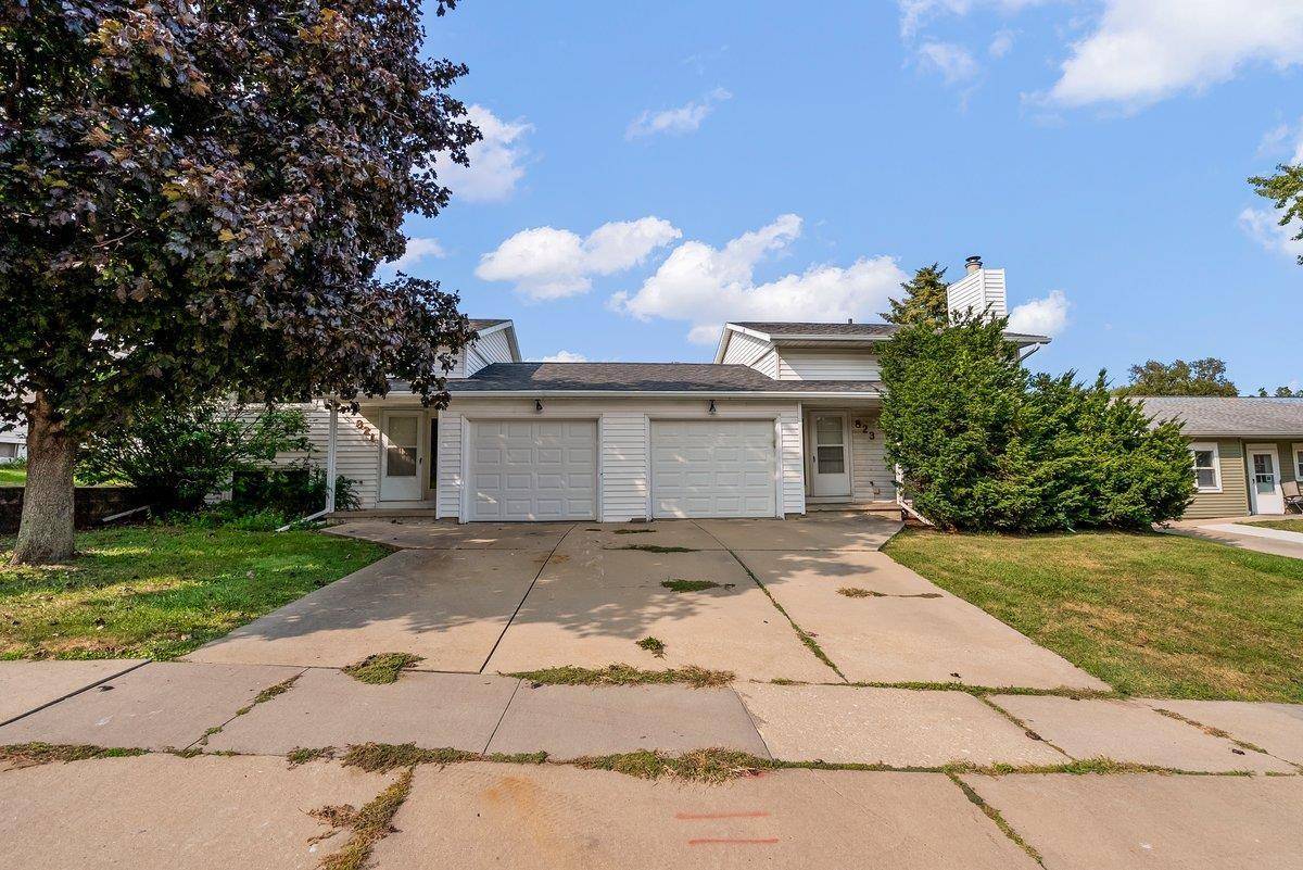 Waterloo, IA 50702,821-823 Wildwood RD