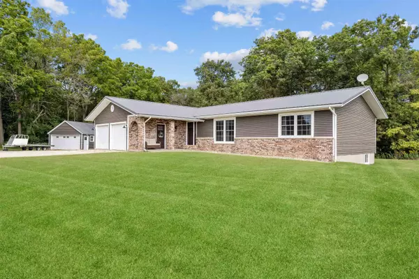 Manchester, IA 52057,1749 Honey Creek RD