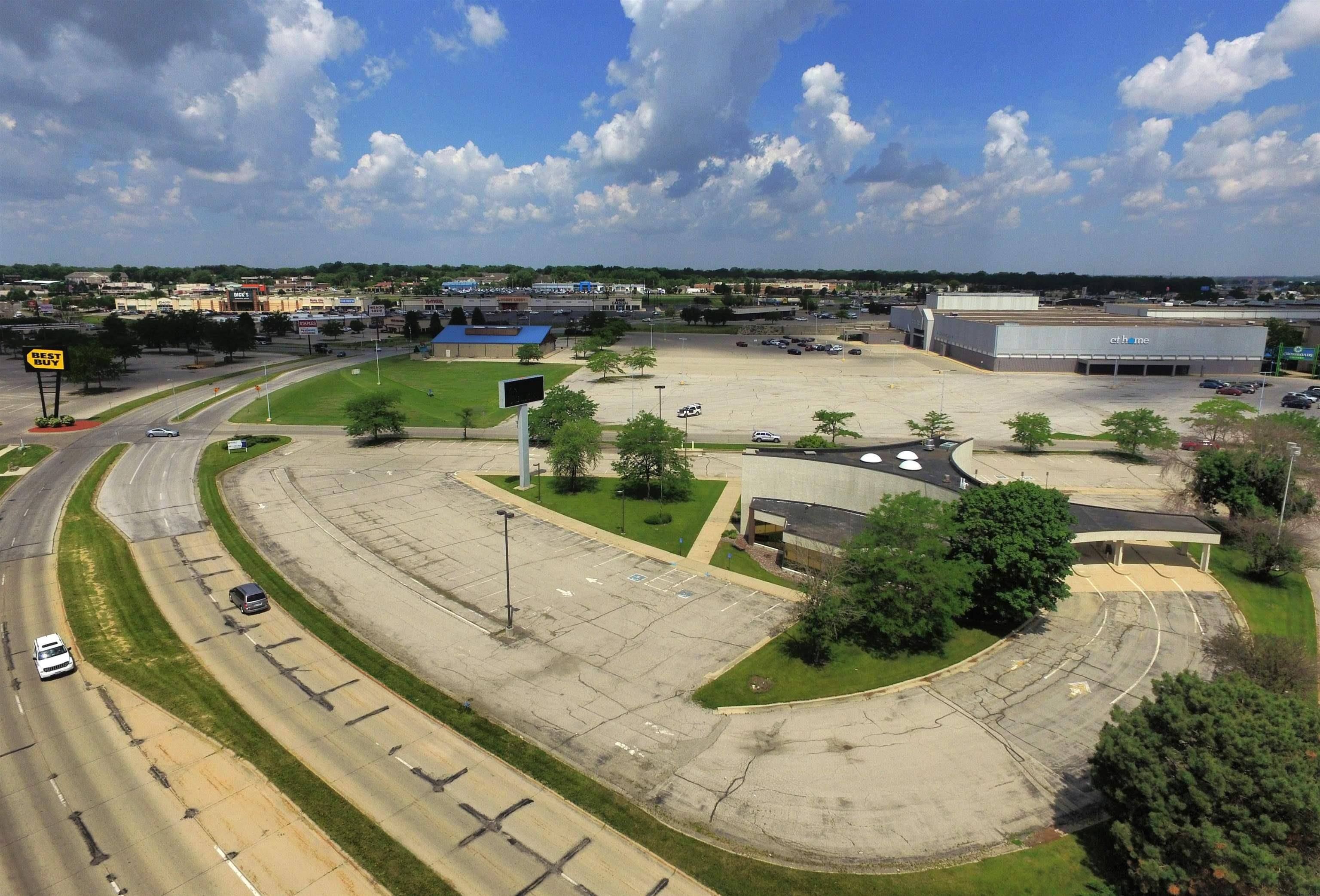 2532 Crossroads BLVD, Waterloo, IA 50702