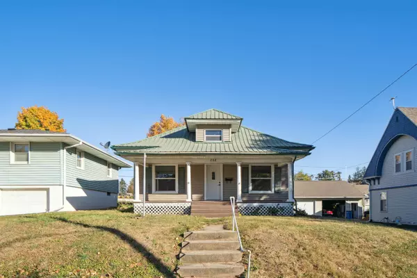 208 maple ST, West Union, IA 52175