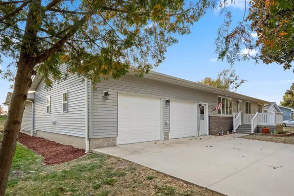 Fairbank, IA 50629,209 Rainbow DR