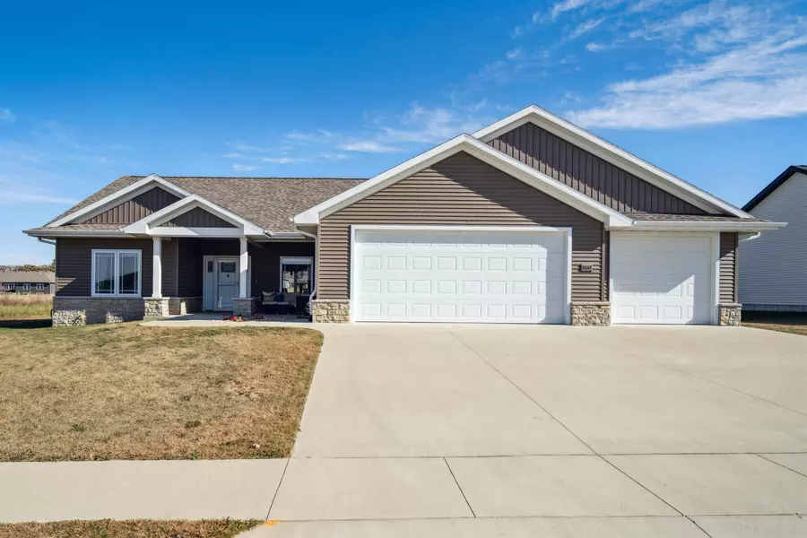 1037 10th St. SW, Dyersville, IA 52040