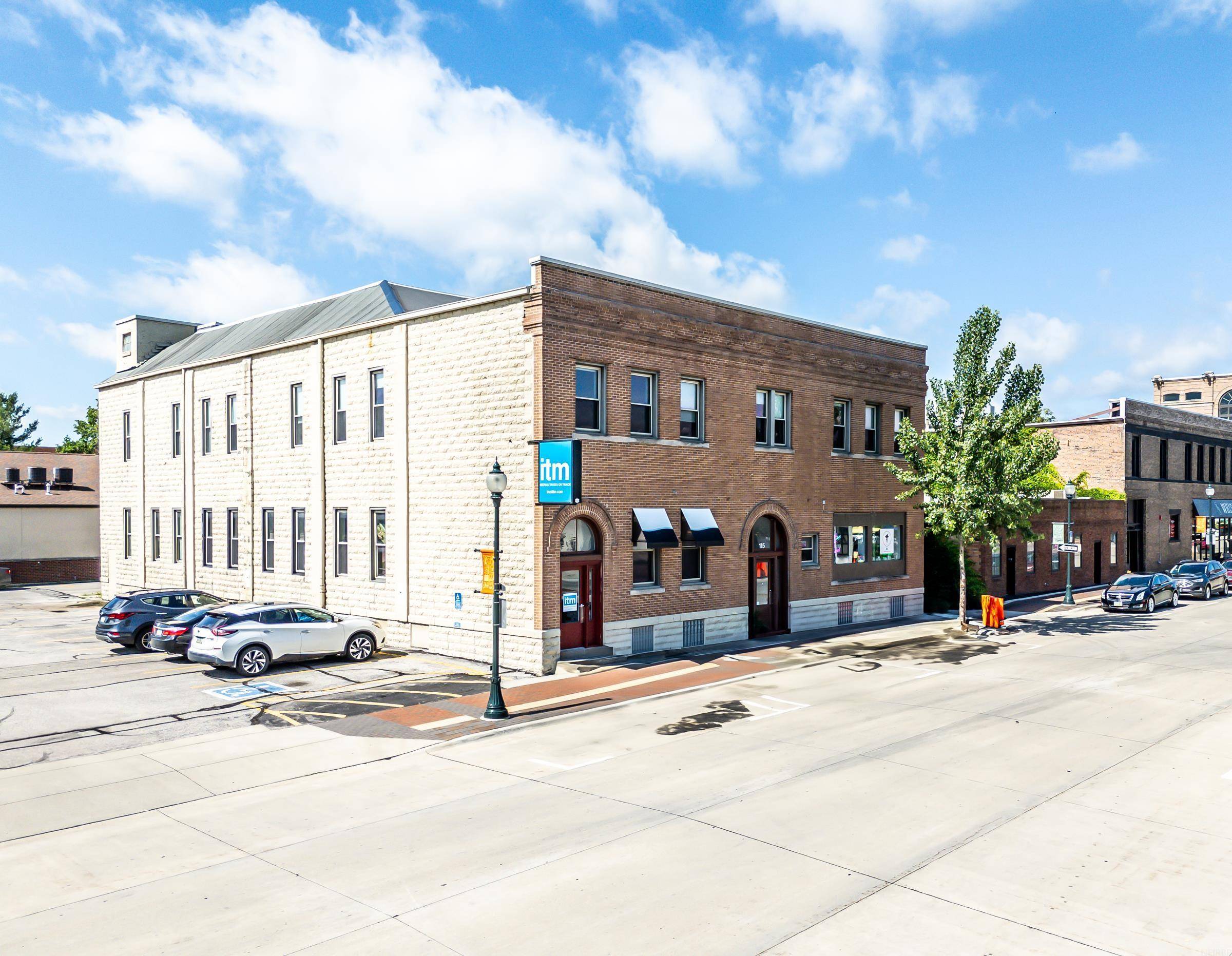 115-119 E 4th ST, Cedar Falls, IA 50613