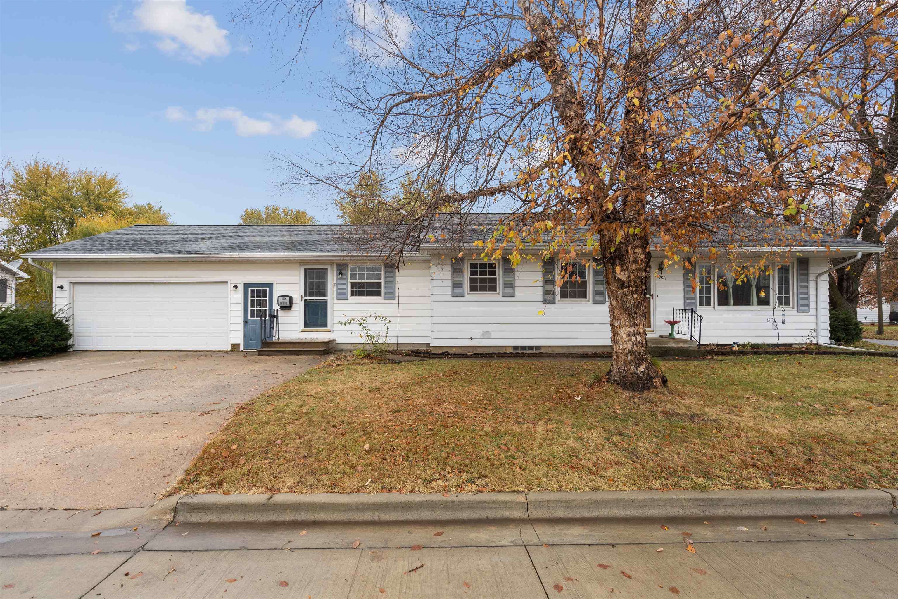 906 Poplar ST, Laporte City, IA 50651