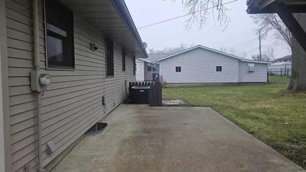 Oelwein, IA 50662,807 7th Ave NE