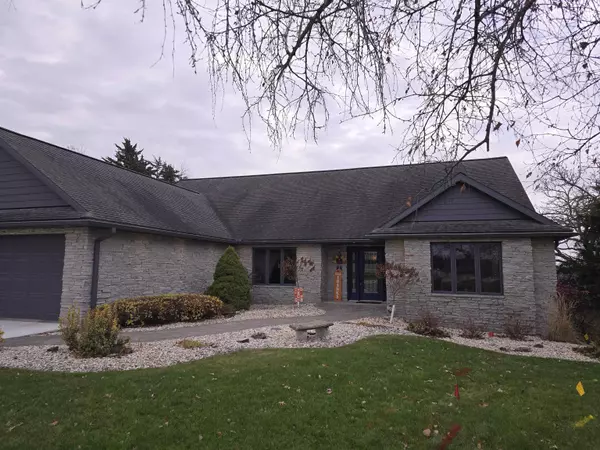 2393 Shagbark Ln RD, Decorah, IA 52101