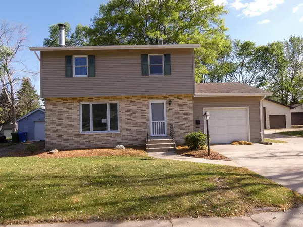 108 15th AVE, Charles City, IA 50616