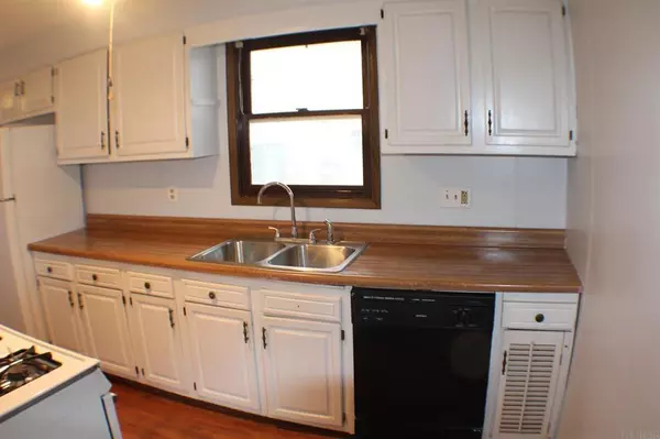 Oelwein, IA 50662,716 2nd Ave SW