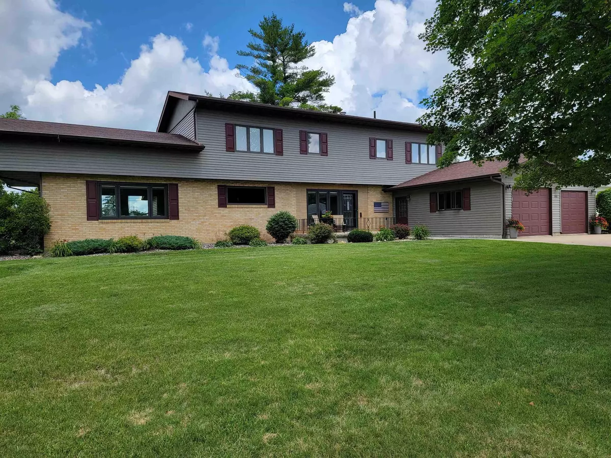 Cresco, IA 52136,222 8th Ave E