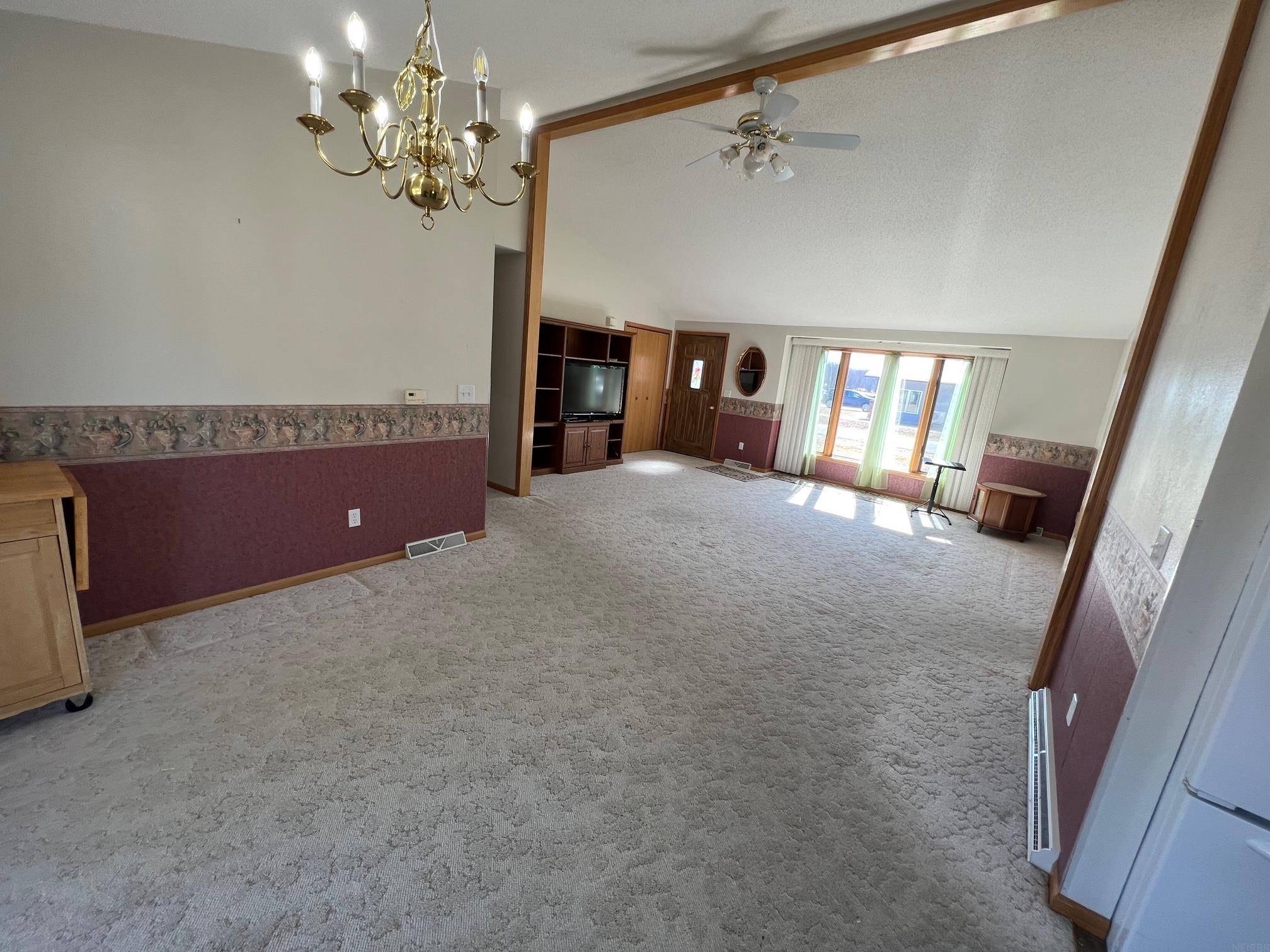 Clermont, IA 52135,405 Clay ST