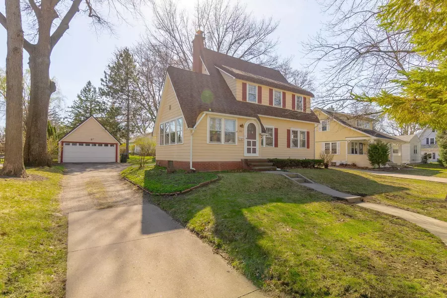 292 Kenilworth Rd., Waterloo, IA 50701