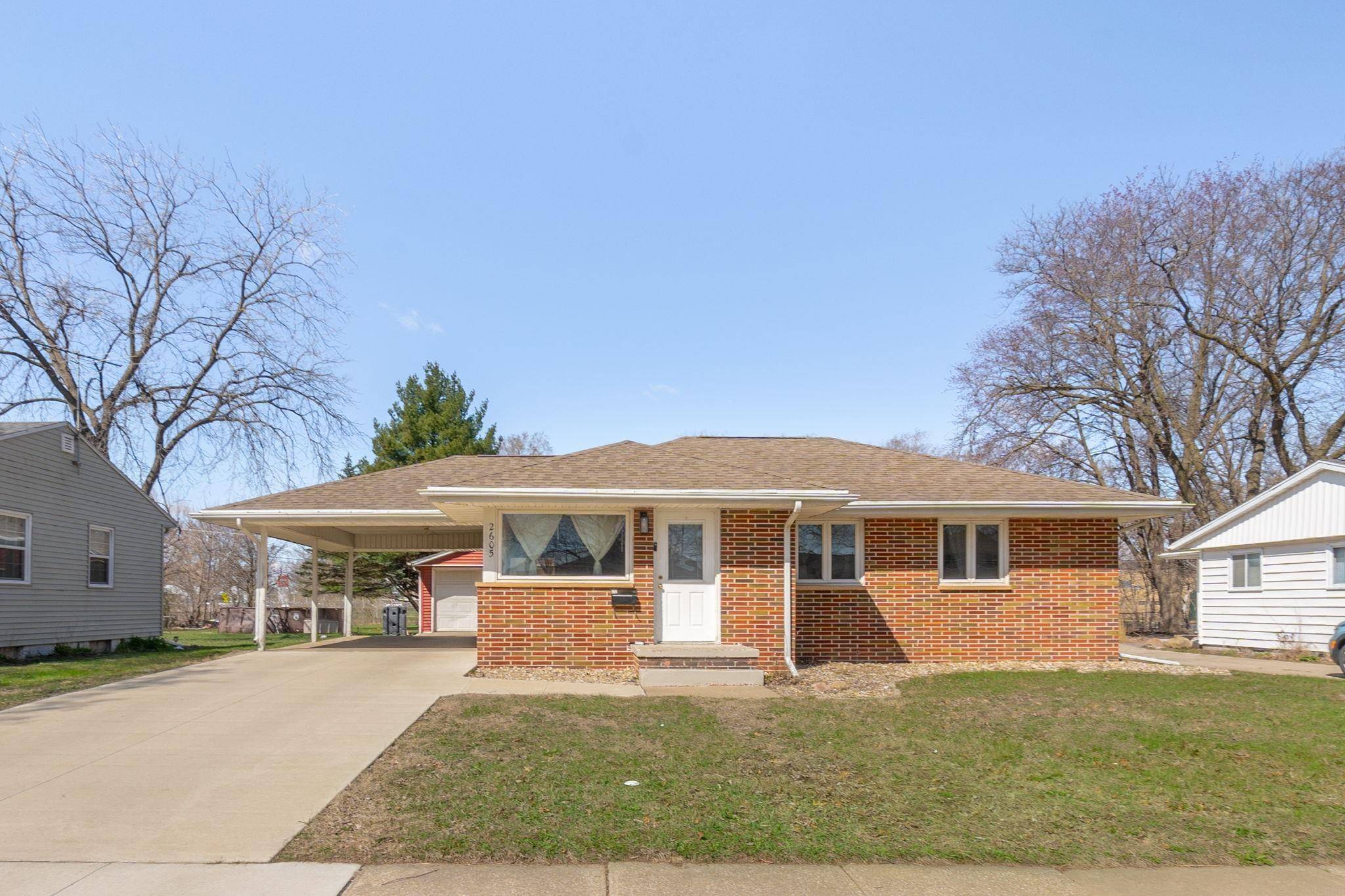 2605 Valley Park DR, Cedar Falls, IA 50613