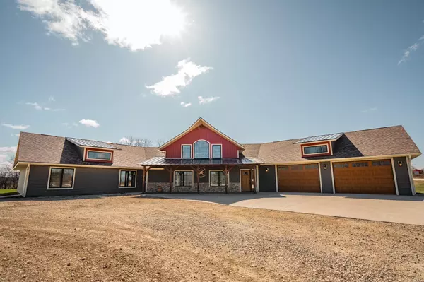 685 Bear Hollow RD, Waukon, IA 52172