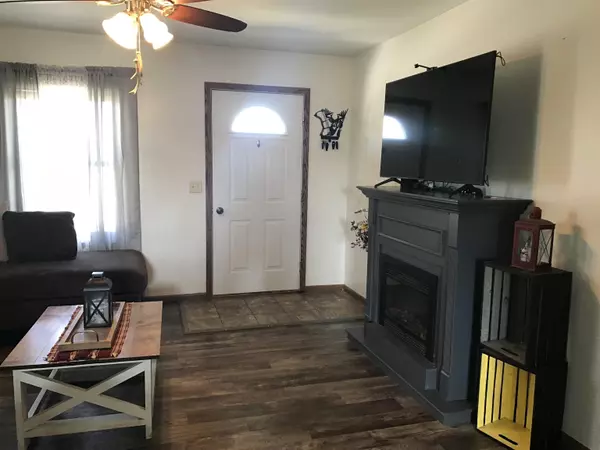 Calmar, IA 52132,Henry E 302 ST