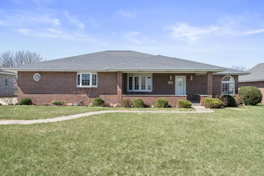 1293 5th ST SW, Dyersville, IA 52040
