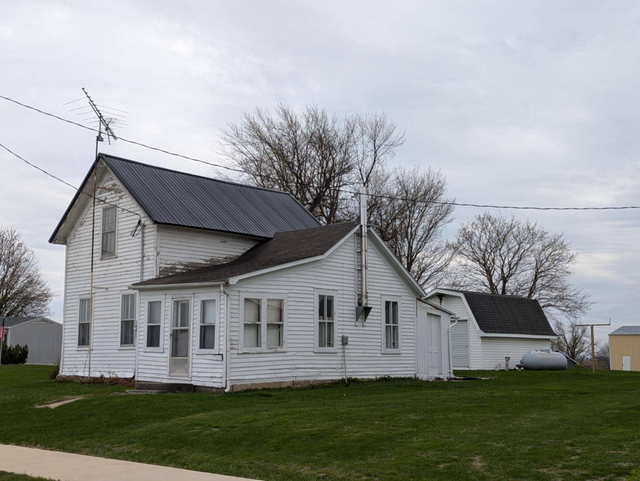 202 E Greene ST, Castalia, IA 52133