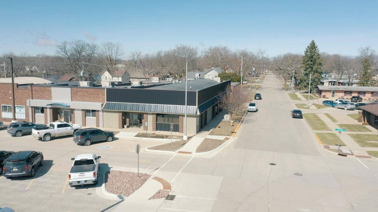 506 Clark ST, Charles City, IA 50616