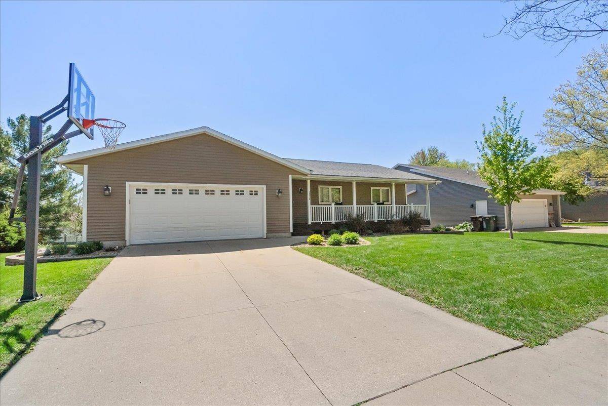 2614 Ryan DR, Cedar Falls, IA 50613