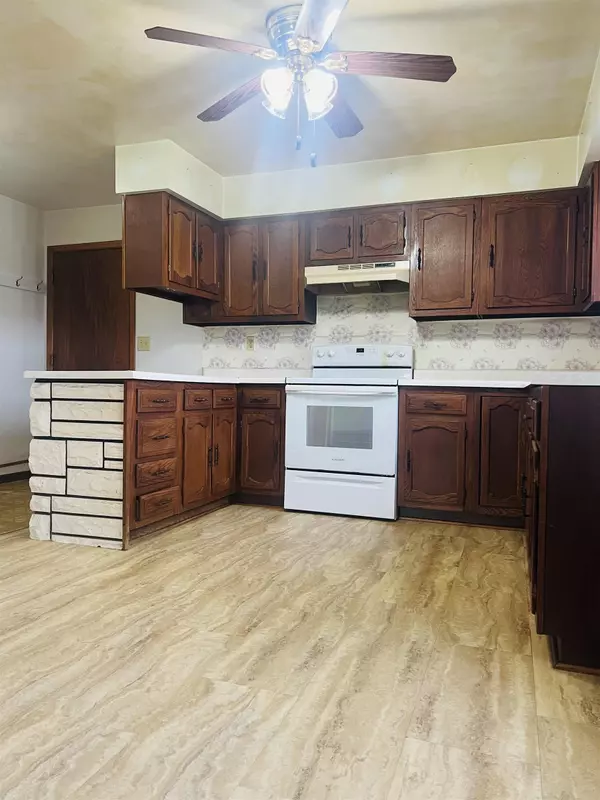 Aplington, IA 50604,15702 Kilpatrick