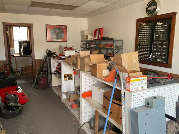 Sumner, IA 50674,209 W 3rd ST