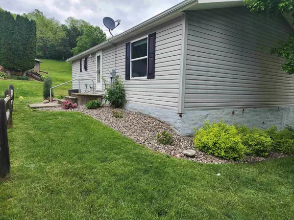 Mcgregor, IA 52157,102 Ohmer Lane LN