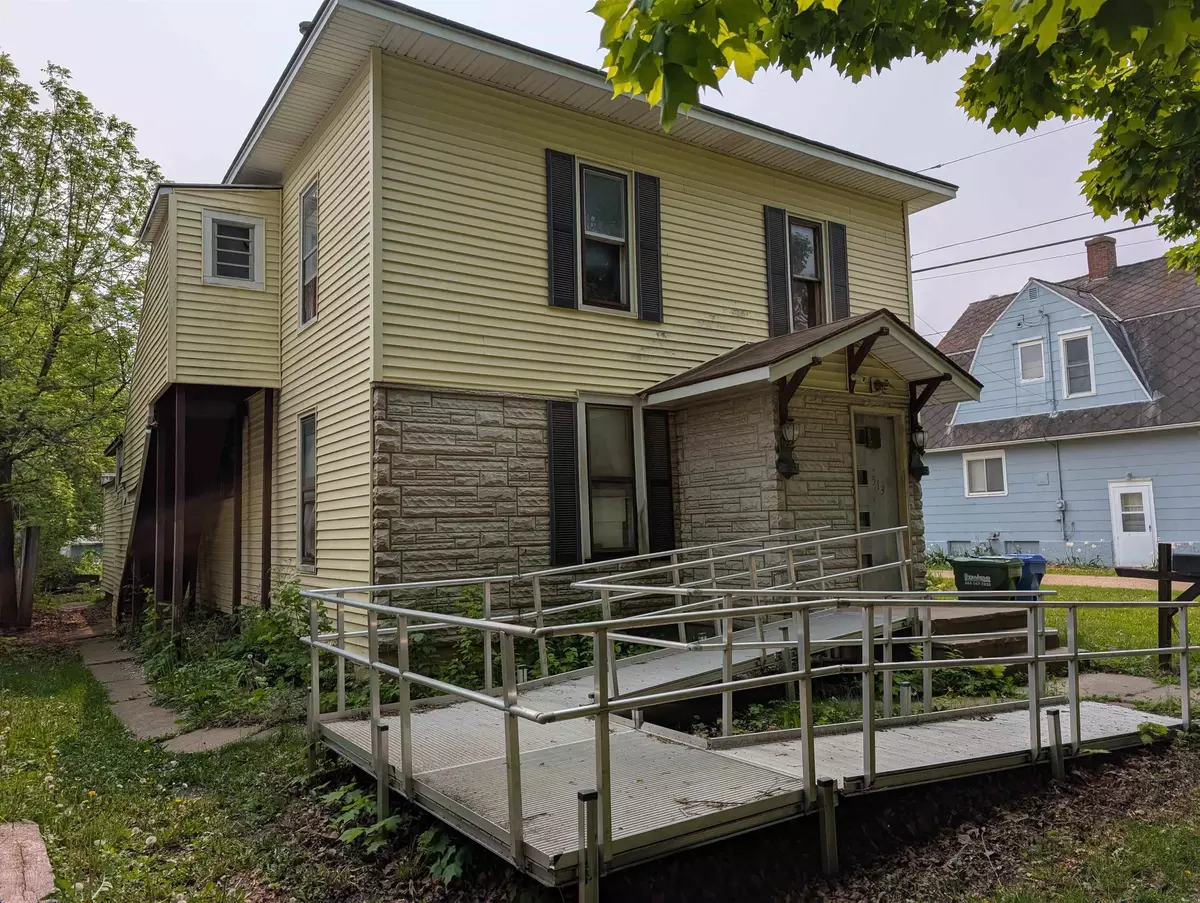 Cresco, IA 52136,513 N Elm ST