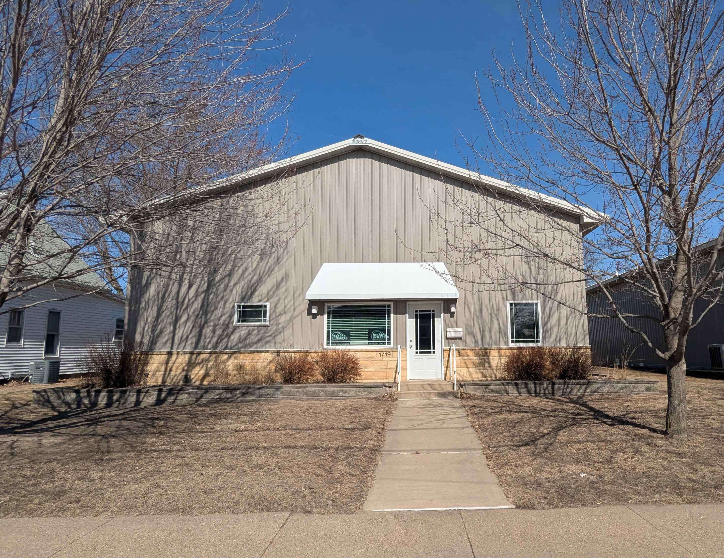 1719 Commercial ST, Waterloo, IA 50702