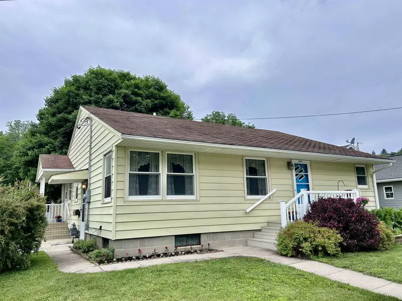 609 S Mill ST, Decorah, IA 52101