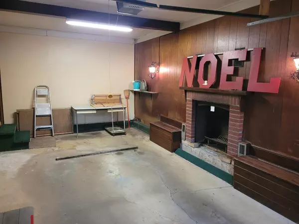 Oelwein, IA 50662,112 6th St. NE