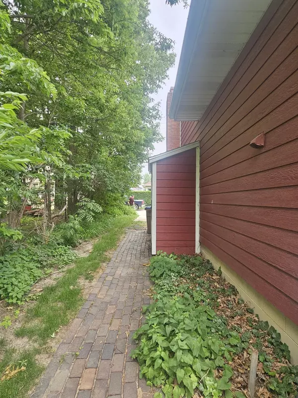 Oelwein, IA 50662,112 6th St. NE