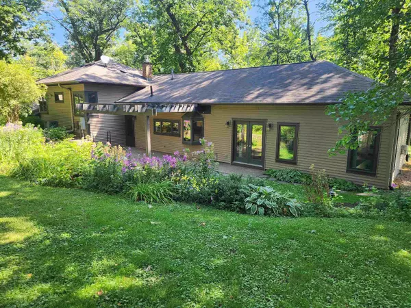 2125 Greenwood AVE, Cedar Falls, IA 50613