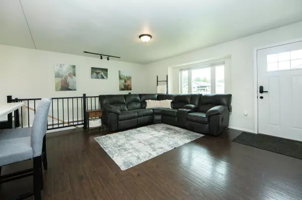 Grundy Center, IA 50638,702 M Avenue