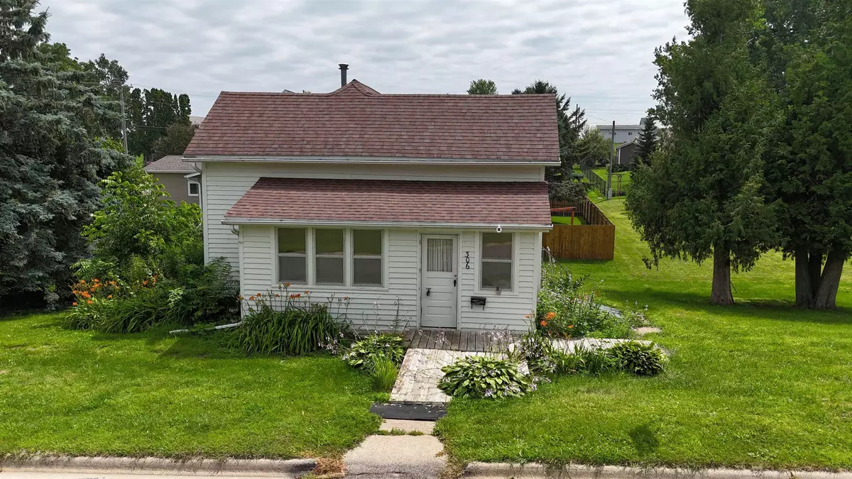 Calmar, IA 52132,306 N Jefferson ST