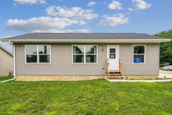 615 5th ST NE, Independence, IA 50644