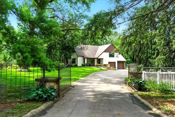 141 Pershing RD, Waterloo, IA 50701