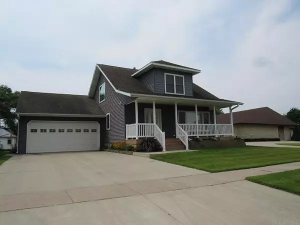 210 1st St SE,  Hopkinton,  IA 52237