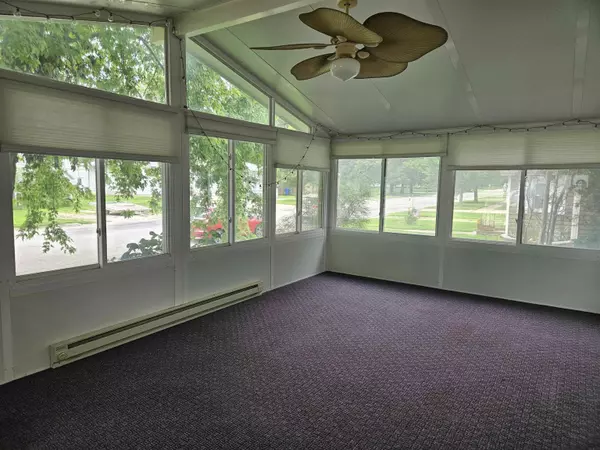 Allison, IA 50602,260 Pine