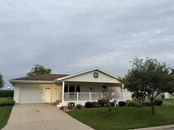 1018 Dorothy AVE, Parkersburg, IA 50665
