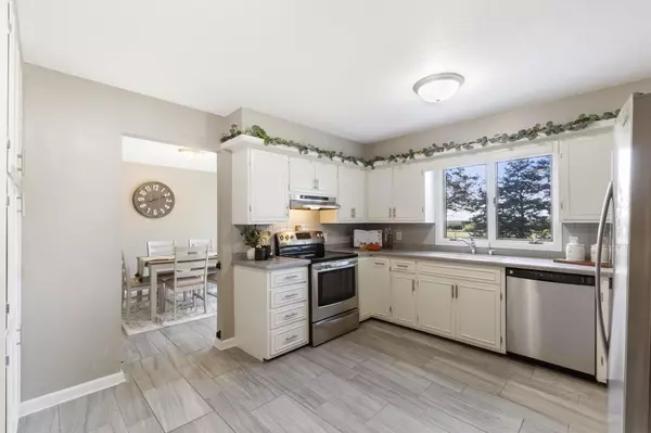 Waterloo, IA 50701,3010 Violet DR