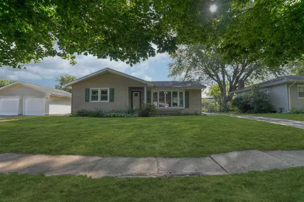 2416 Valley Park, Cedar Falls, IA 50613