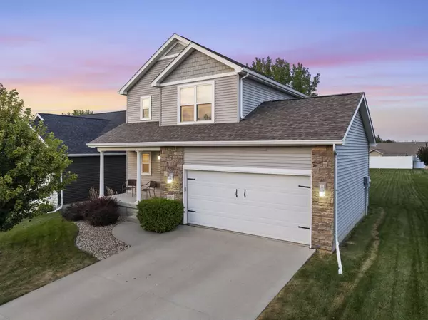 1407 Hummingbird CIR, Waterloo, IA 50702