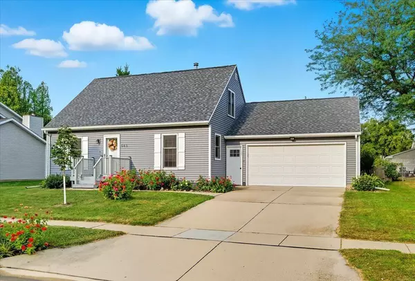 545 Fireside DR, Cedar Falls, IA 50613
