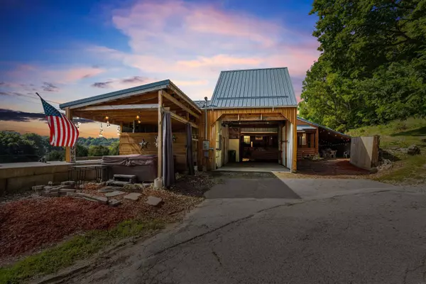 502 Volga Rd, Elkader, IA 52043