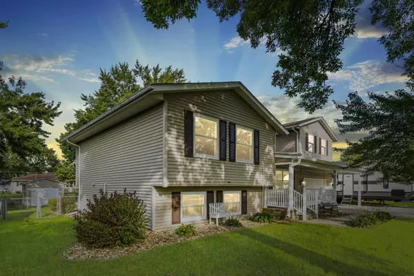 860 Juniper DR, Waterloo, IA 50702