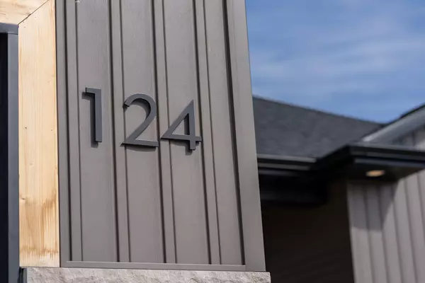 Hudson, IA 50643,124 Live Oak DR